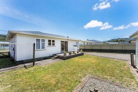 Photo of property in 53 Peel Place, Wainuiomata, Lower Hutt, 5014