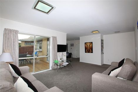 Photo of property in 28 Lynwood Road, New Lynn, Auckland, 0600