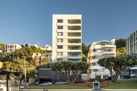Photo of property in Broadwater Apartments, 214 Oriental Parade, Oriental Bay, Wellington, 6011