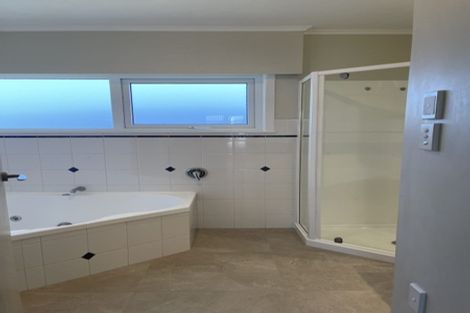 Photo of property in 43 Grassways Avenue, Pakuranga, Auckland, 2010