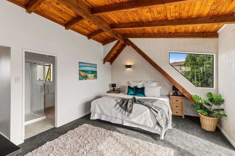 Photo of property in 38 Thorburn Avenue, Red Beach, 0932