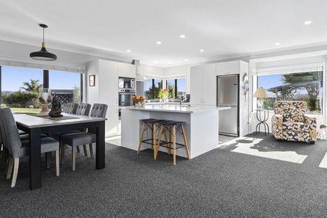 Photo of property in 2 Tinopai Drive, Omokoroa, 3114