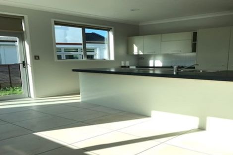 Photo of property in 11m Clearwater Cove, West Harbour, Auckland, 0618