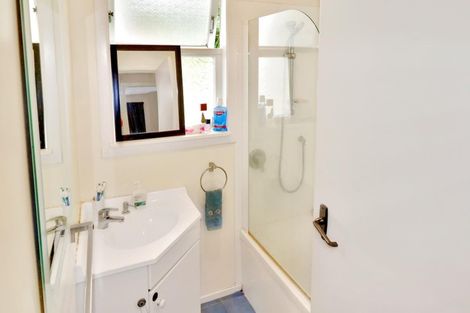 Photo of property in 41 Lyndfield Lane, Newlands, Wellington, 6037