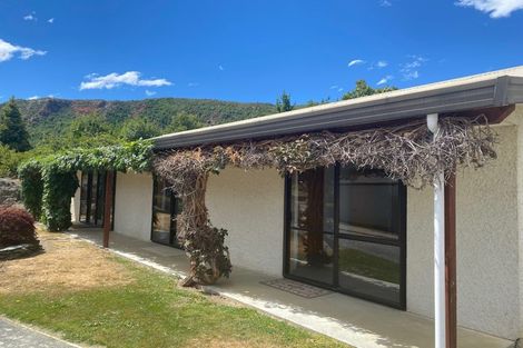 Photo of property in 11 Inverness Crescent, Arrowtown, 9302