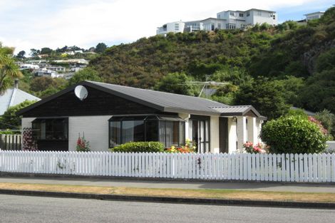 Photo of property in 2/28 Taupata Street, Redcliffs, Christchurch, 8081
