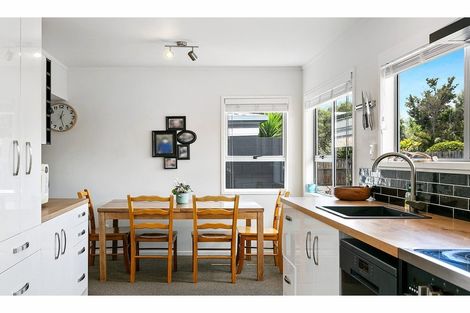 Photo of property in 35 Otupai Street, Two Mile Bay, Taupo, 3330