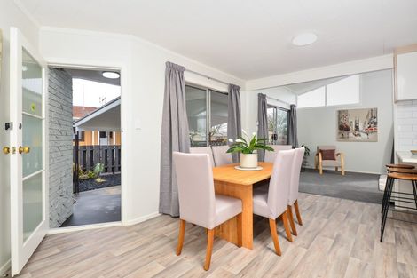 Photo of property in 10 Bremridge Place, Melville, Hamilton, 3206