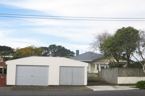 Photo of property in 10 Hoyle Place, New Plymouth, 4310