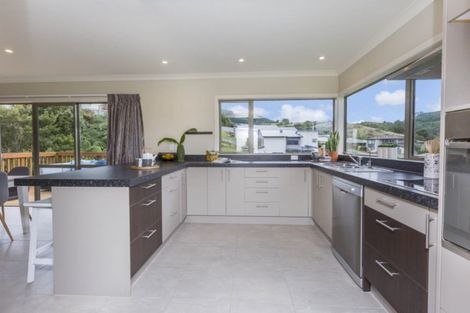 Photo of property in 5 Mcewen Crescent, Riverstone Terraces, Upper Hutt, 5018