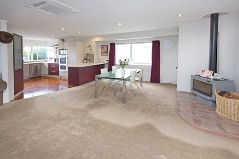 Photo of property in 1312 Whangaparaoa Road, Army Bay, Whangaparaoa, 0930