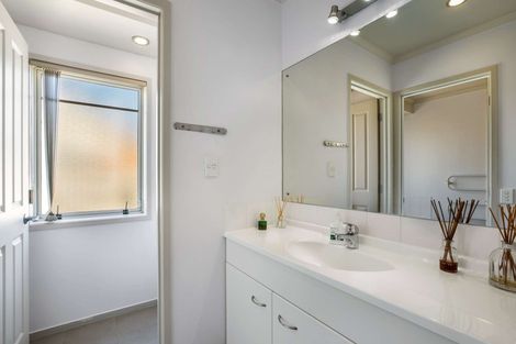 Photo of property in 20 Mandalay Place, Waiuku, 2123