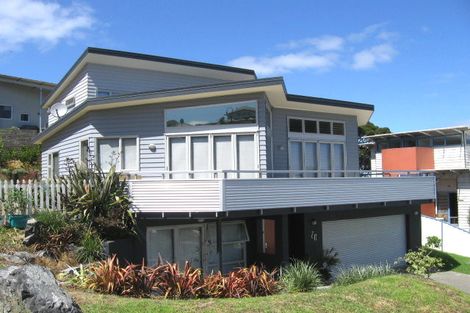Photo of property in 20 Mariners View Road, Beach Haven, Auckland, 0626