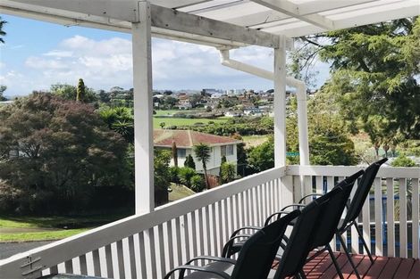 Photo of property in 5 Lendenfeld Drive, Papatoetoe, Auckland, 2025