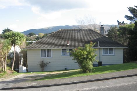 Photo of property in 5 Gloucester Street, Cannons Creek, Porirua, 5024