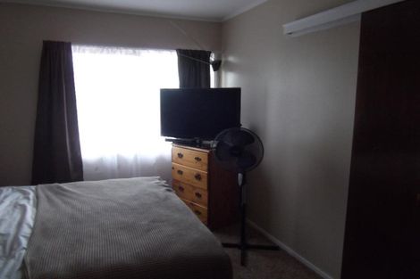 Photo of property in 79 Target Road, Totara Vale, Auckland, 0629