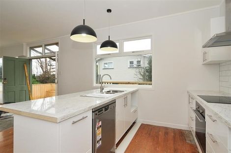 Photo of property in 50 Seddon Street, Waikanae, 5036