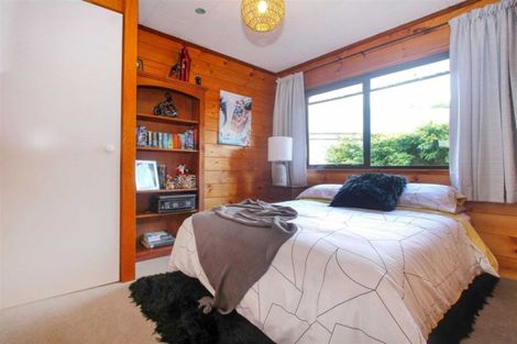 Photo of property in 2/9 Bronzewing Terrace, Unsworth Heights, Auckland, 0632
