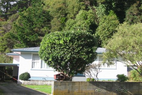 Photo of property in 8 Shackleton Grove, Stokes Valley, Lower Hutt, 5019