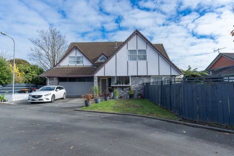 Photo of property in 1 Dresdan Court, Hokowhitu, Palmerston North, 4410