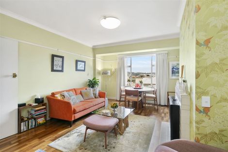 Photo of property in Owd Trafford Flats, 17 Brougham Street, Mount Victoria, Wellington, 6011