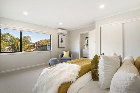 Photo of property in 43 Forrest Hill Road, Milford, Auckland, 0620