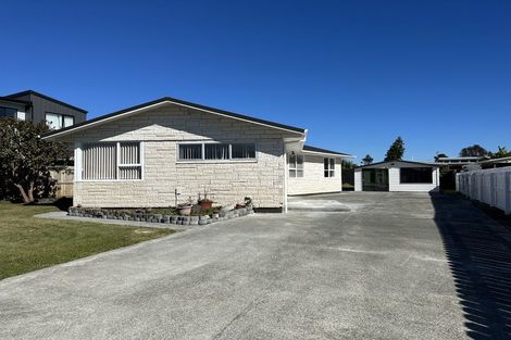 Photo of property in 4 Convair Crescent, Mangere, Auckland, 2022