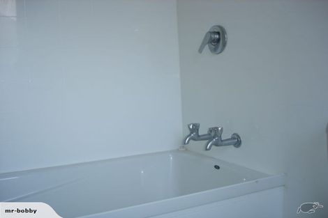 Photo of property in Milford Court Flats, 9/515 Adelaide Road, Berhampore, Wellington, 6023