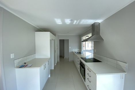 Photo of property in 31 Becker Drive, Weymouth, Auckland, 2103
