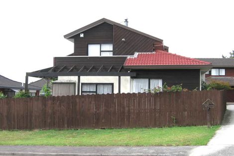 Photo of property in 2/110 Manhattan Heights, Glendene, Auckland, 0602