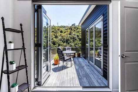 Photo of property in 2/17 Blackbridge Road, Wadestown, Wellington, 6012