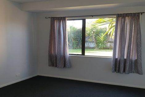 Photo of property in 12 O'sullivan Place, Waiuku, 2123