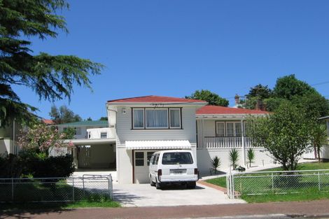 Photo of property in 9 Dundale Avenue, Blockhouse Bay, Auckland, 0600
