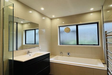 Photo of property in 27 Northpark Avenue, Northpark, Auckland, 2013