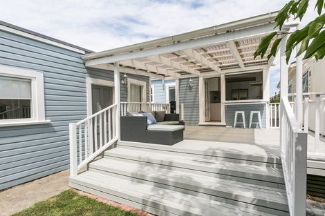 Photo of property in 137 Vigor Brown Street, Napier South, Napier, 4110
