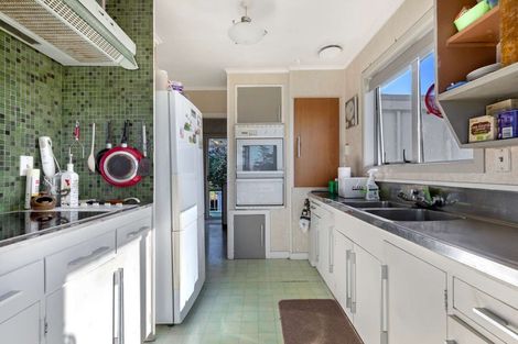 Photo of property in 9 Tiki Street, New Lynn, Auckland, 0600