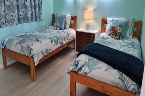 Photo of property in 124a Golf Road, New Lynn, Auckland, 0600