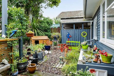 Photo of property in 16 Graham Street, Eltham, 4322