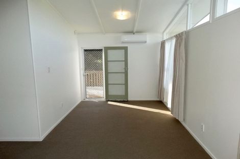 Photo of property in 28 Felgrove Street, Glendene, Auckland, 0602