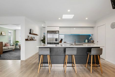 Photo of property in 34 Hiria Crescent, Papamoa Beach, Papamoa, 3118