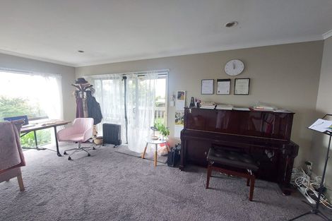 Photo of property in 28 Marcel Place, Glenfield, Auckland, 0629