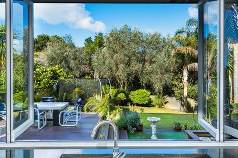 Photo of property in 11 Mistral Place, West Harbour, Auckland, 0618