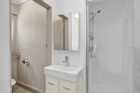 Photo of property in 14 Spencer Place, Merrilands, New Plymouth, 4312