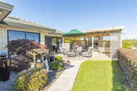 Photo of property in 60 Oteki Park Drive, Welcome Bay, Tauranga, 3112