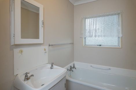 Photo of property in 2 Puriri Place, Levin, 5510