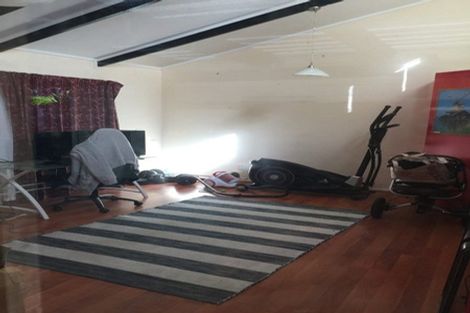 Photo of property in 43 Sunnyvale Road, Massey, Auckland, 0614