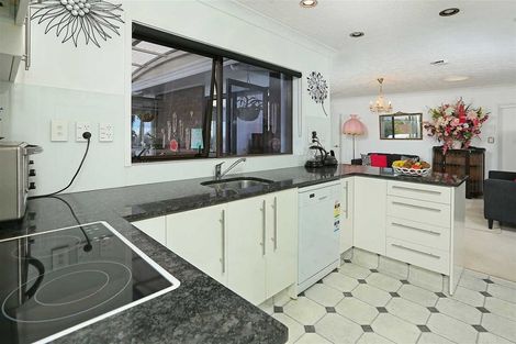 Photo of property in 34 Sturges Road, Henderson, Auckland, 0612