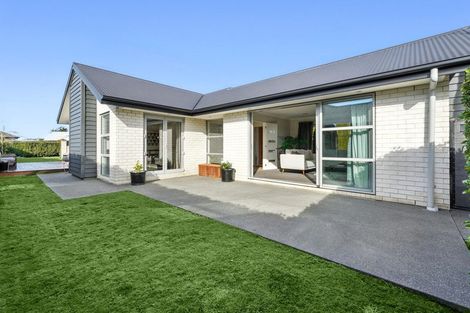 Photo of property in 18 Churchill Drive, Rangiora, 7400