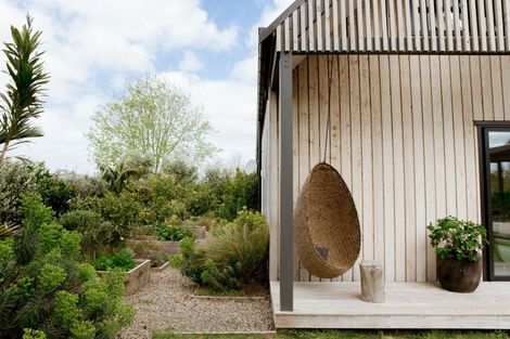 Photo of property in 16 Shearwater Lane, Point Wells, 0986