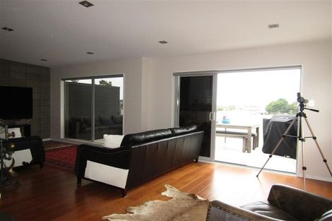Photo of property in Wilk Heights, 2/8 Wilk Lane, Browns Bay, Auckland, 0630
